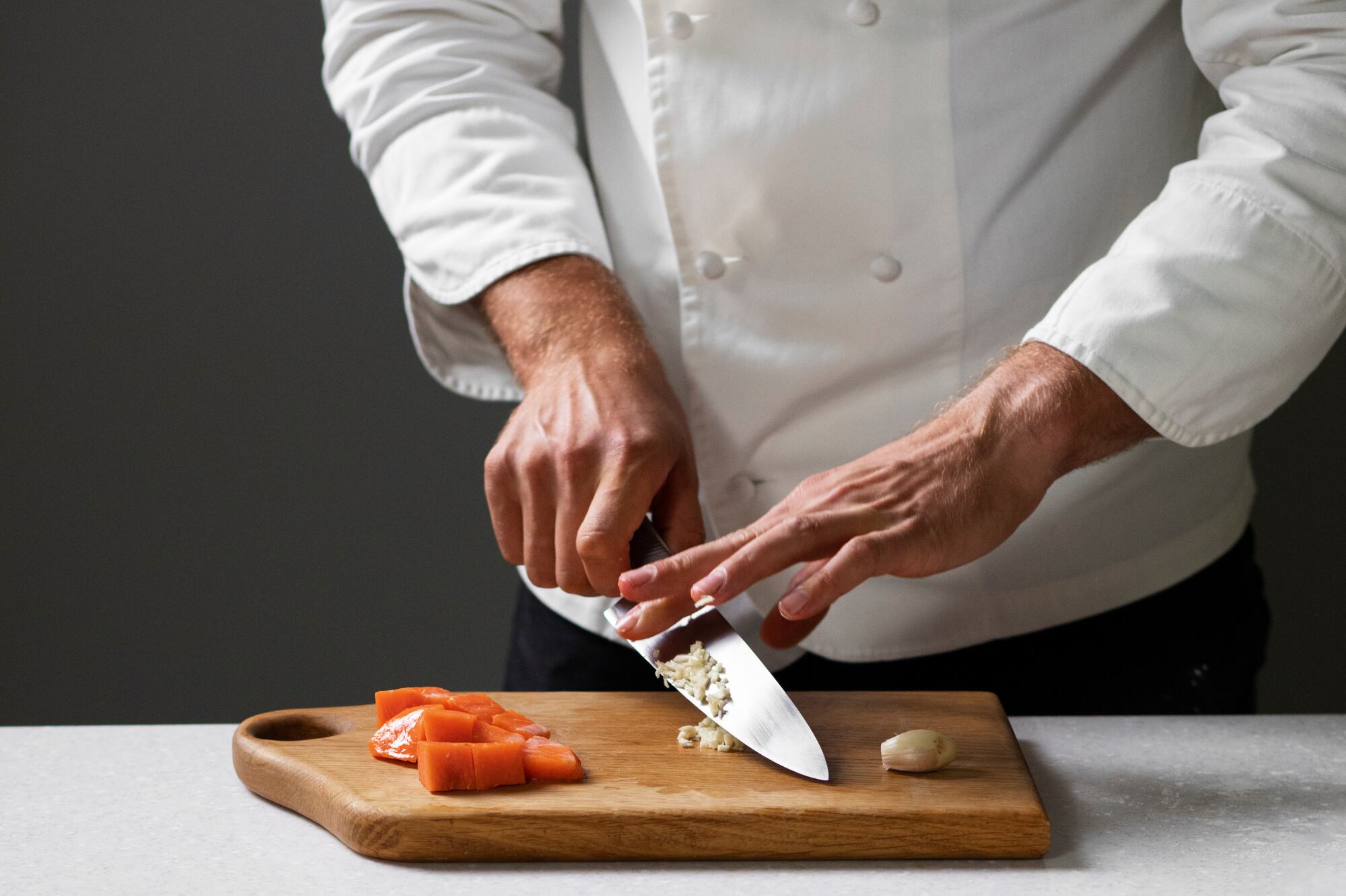 Los cocineros que trabajan en casas particulares reciben en enero un sueldo que toma como referencia el último acuerdo paritario