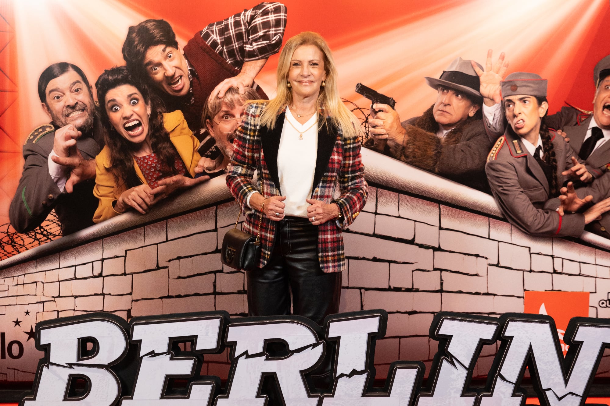 Noches de estreno: una novia orgullosa, un productor enamorado y una cumbre de comediantes en la calle Corrientes 25 Como suele ocurrir con cada estreno teatral, Susana Roccasalvo también dio el presente