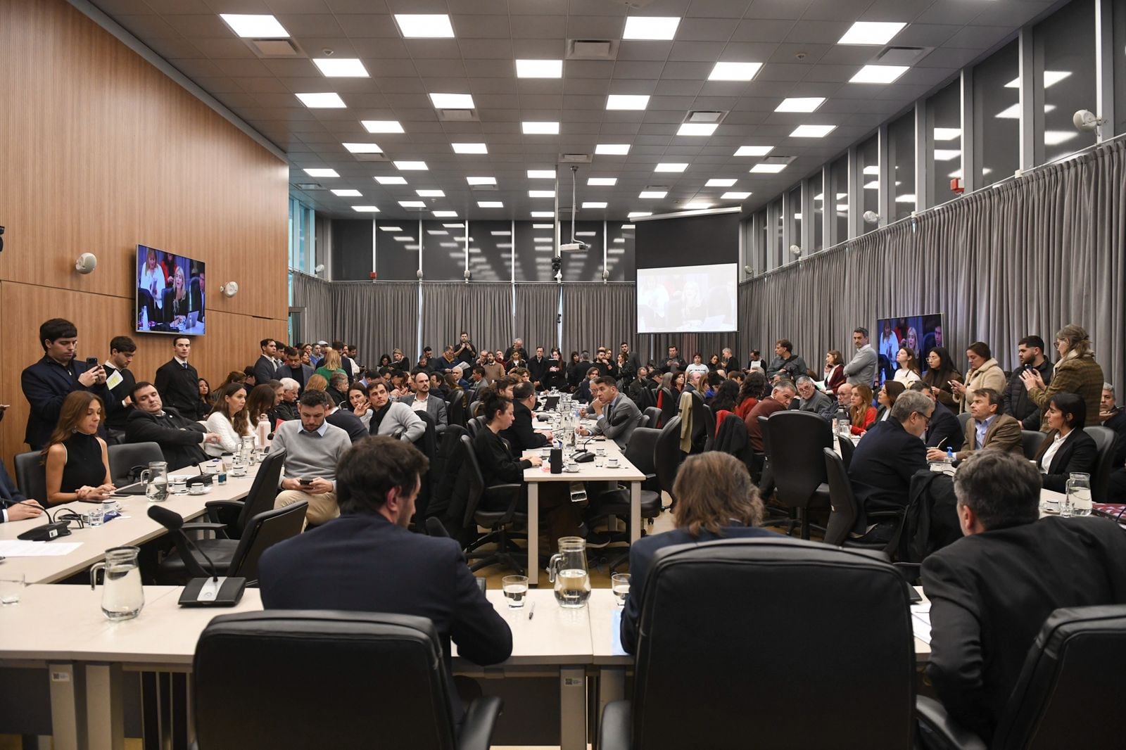 El plenario de Comisiones donde se debatió el acuerdo con dos holdouts y el