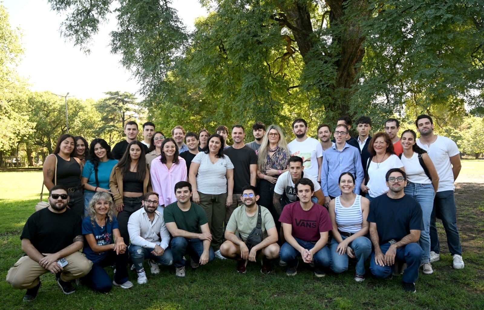 Candidatos y referentes de la Coalición Cívica, durante una recorrida por Saavedra
