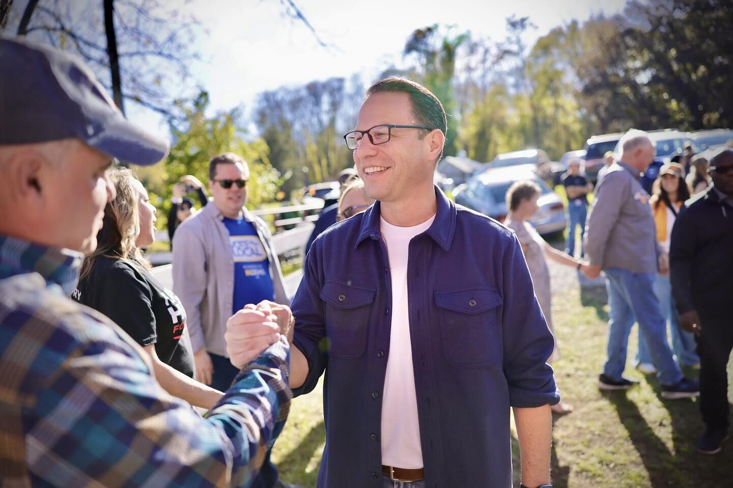 Las razones por las que los niveles de aprobación de Shapiro en Pensilvania se mantienen altos