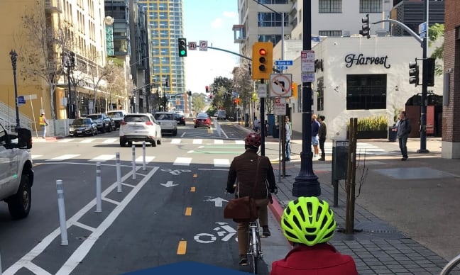 Se espera que la ejecución de estas medidas, que incluyen cambios en el diseño de las calles y educación pública, comience formalmente en el año fiscal 2027