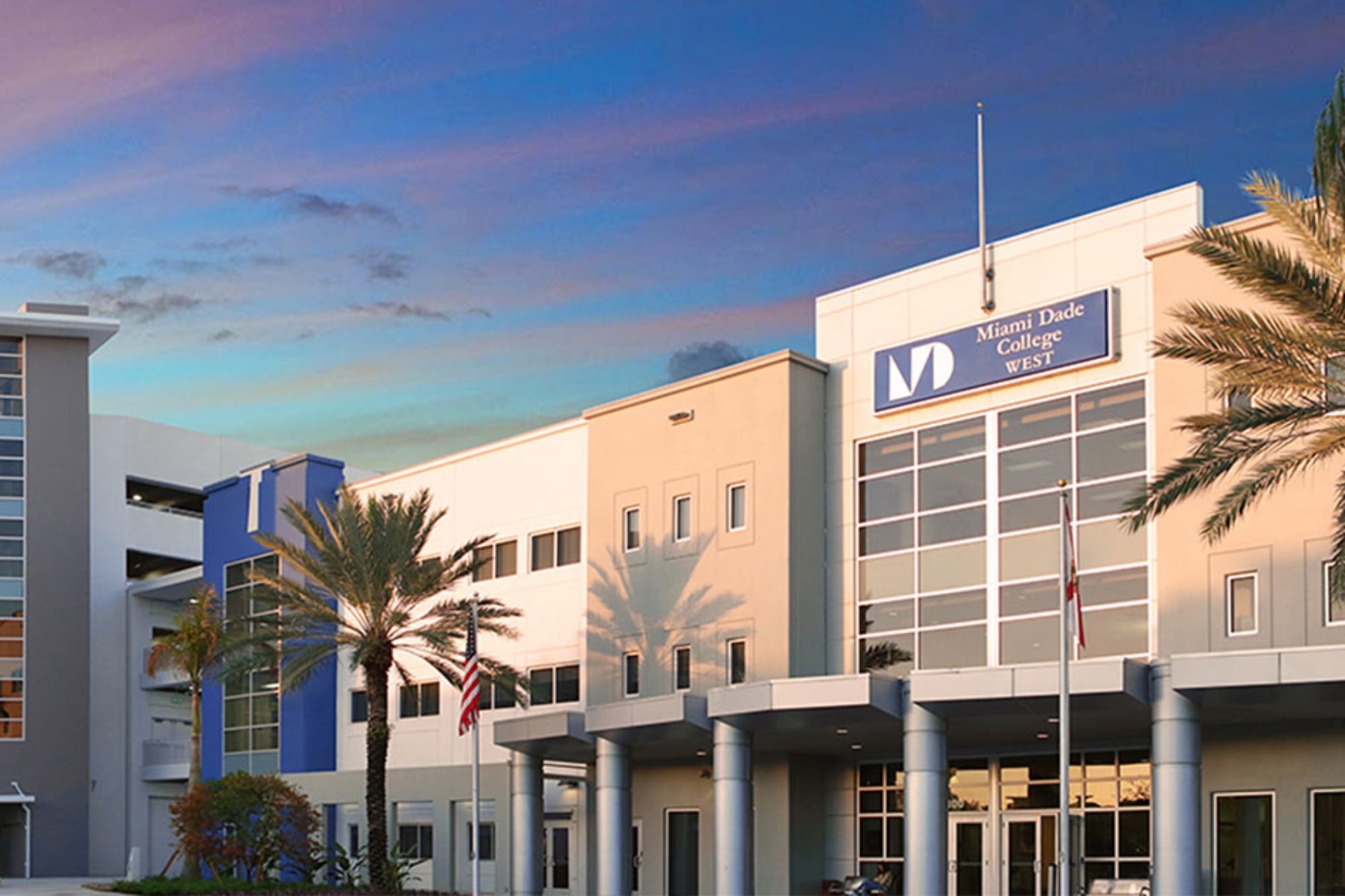 La Miami Dade College destinará los fondos recaudados por placas especiales a becas para estudiantes