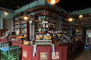 Dejó su trabajo en Puerto Madero y reabrió un viejo almacén en un pequeño y colorido pueblo