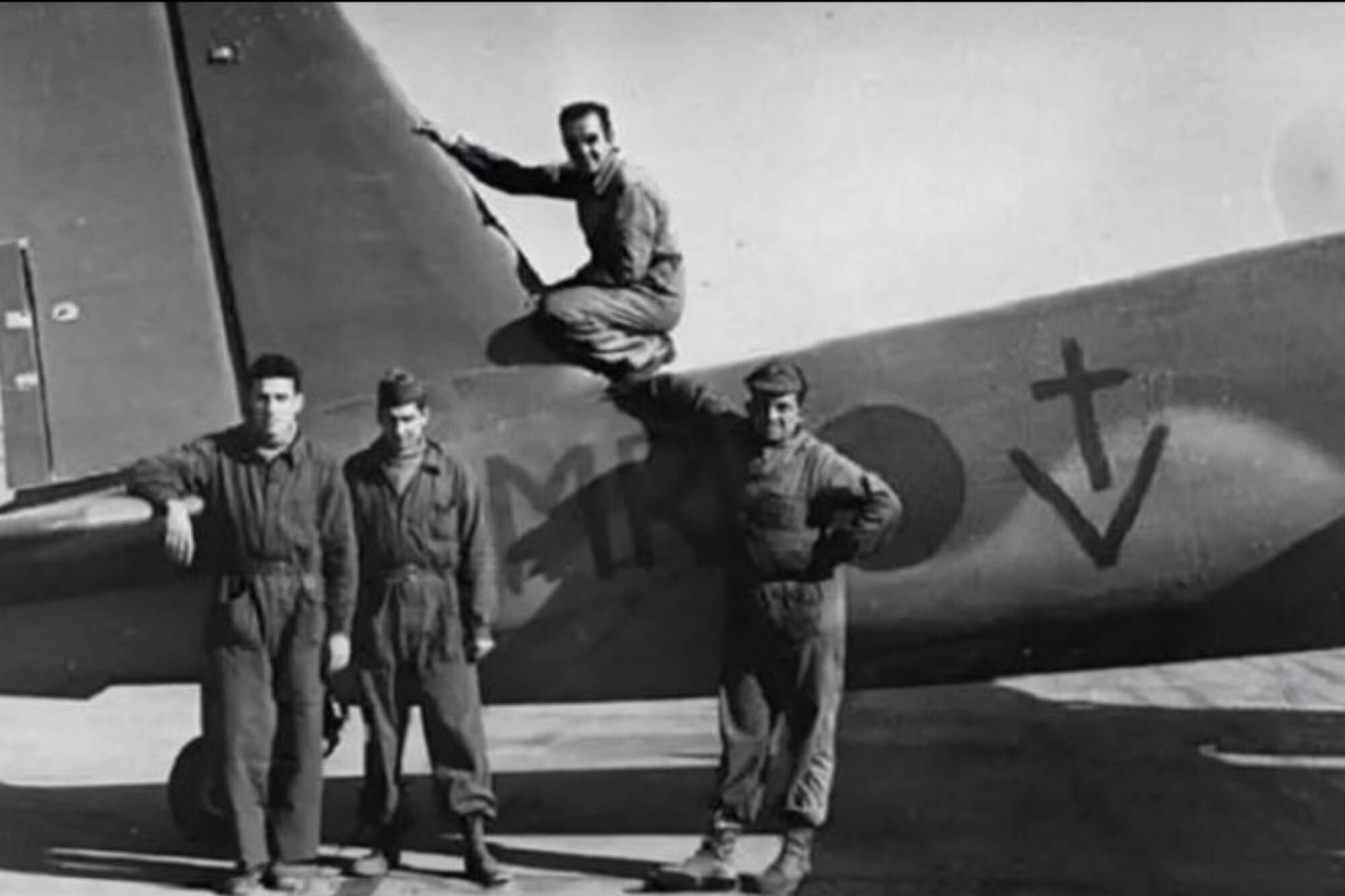 Los aviones que atacaron la Plaza de Mayo y otros bastiones del peronismo llevaban una inscripción que simbolizaba