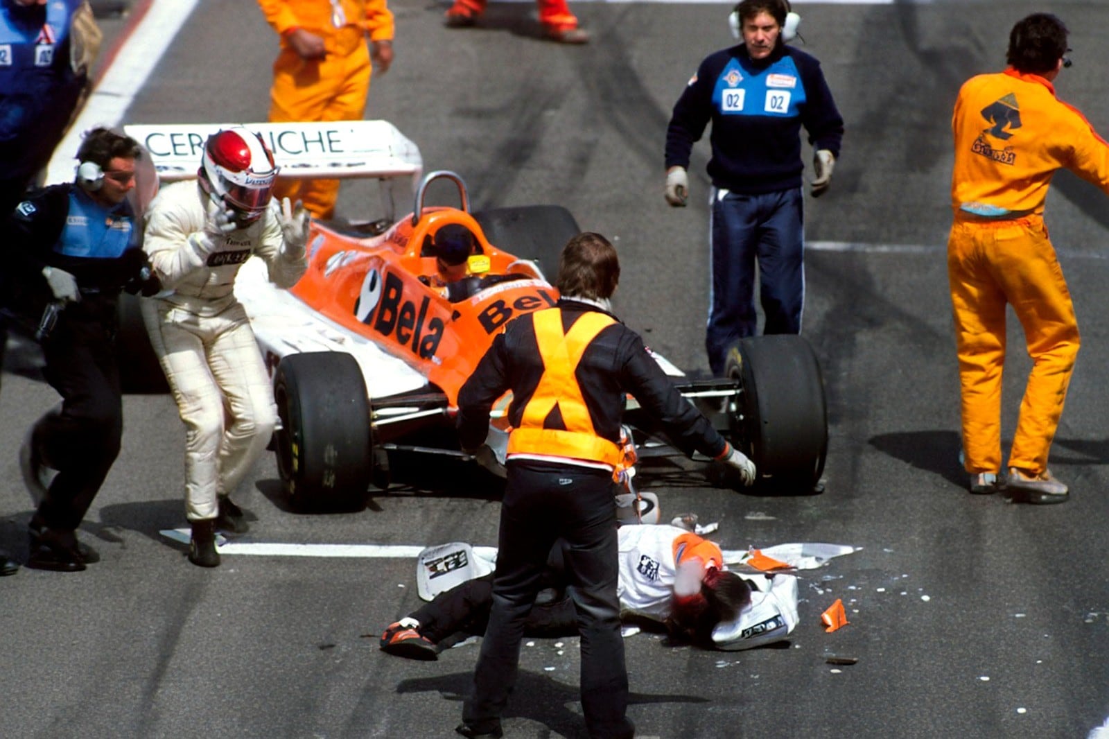 El año previo a la muerte de Villeneuve, también en Zolder, el piloto Stohr, con Arrows, atropelló a uno de sus mecánicos en la largada