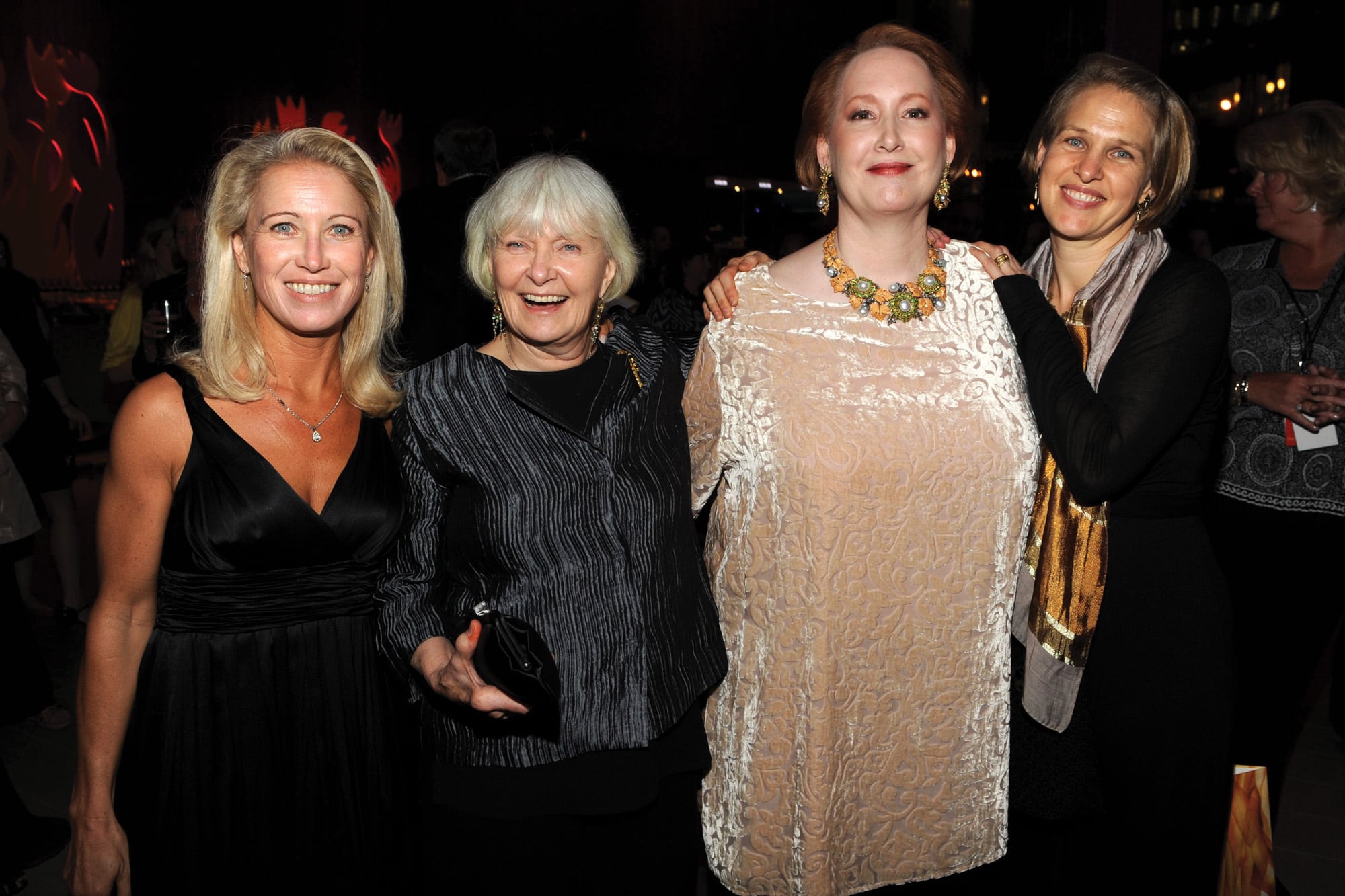 Junto a dos de sus tres hijas, Claire y Melisa (ambas de negro) y Susan (fruto del primer matrimonio de Paul), en 2009