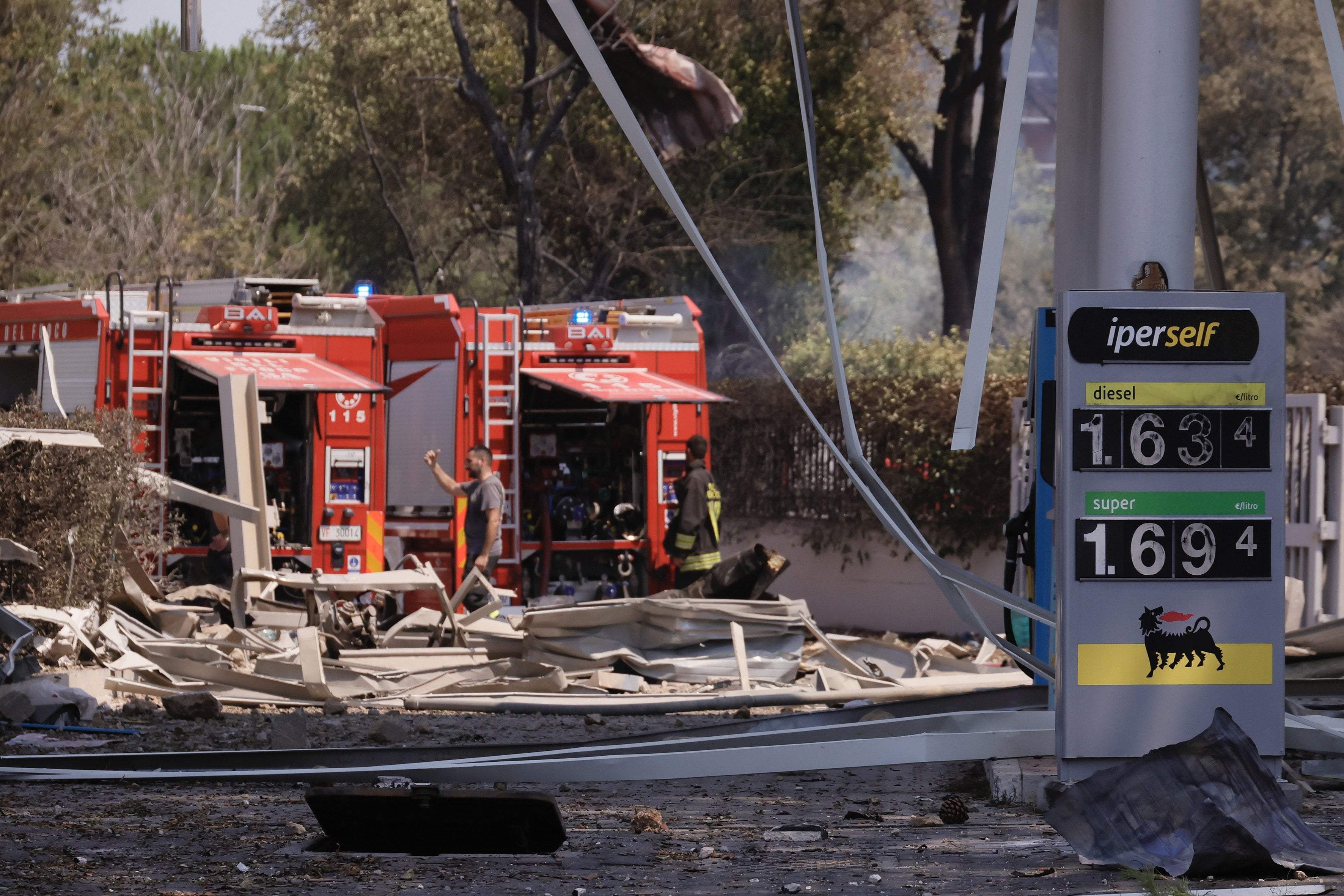 04 July 2025, Italy, Rome: A view of the gas station in Via dei Gordiani, where an explosion took place, and left several people injured. Photo: Cecilia Fabiano/LaPresse via ZUMA Press/dpa