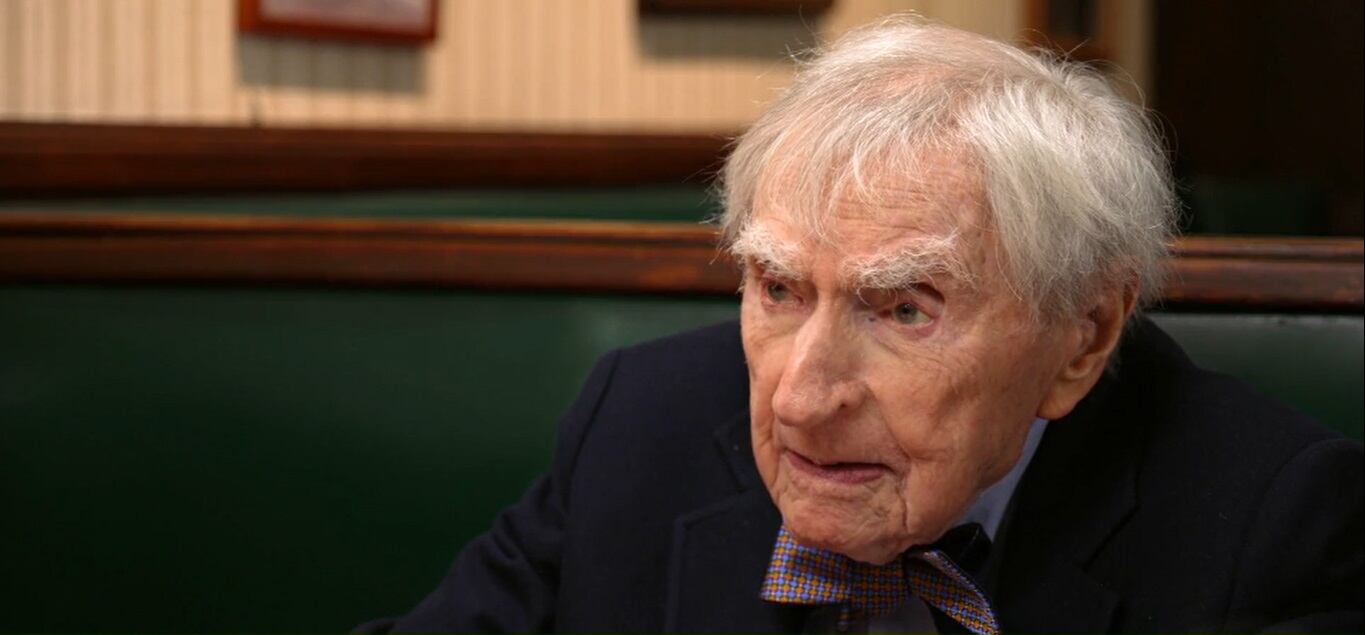 Howard Tucker todavía da clases, aunque ya no tiene pacientes. En la actualidad también se dedica a hablar de cómo ser más longevo