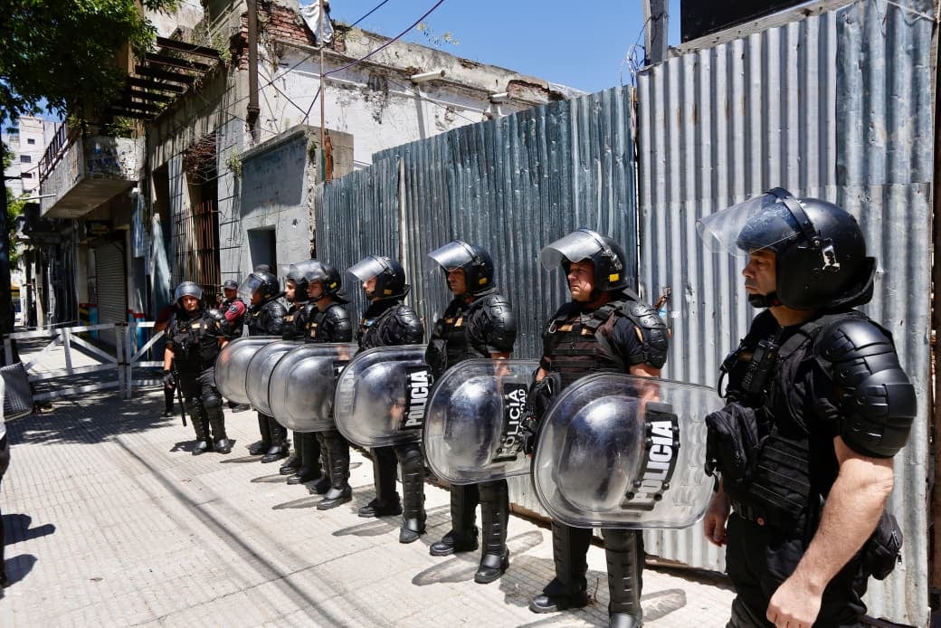 Noviembre de 2025: el momento en el que la Policía de la Ciudad desocupó el terreno del IVC que estuvo usurpado por más de veinte años.
