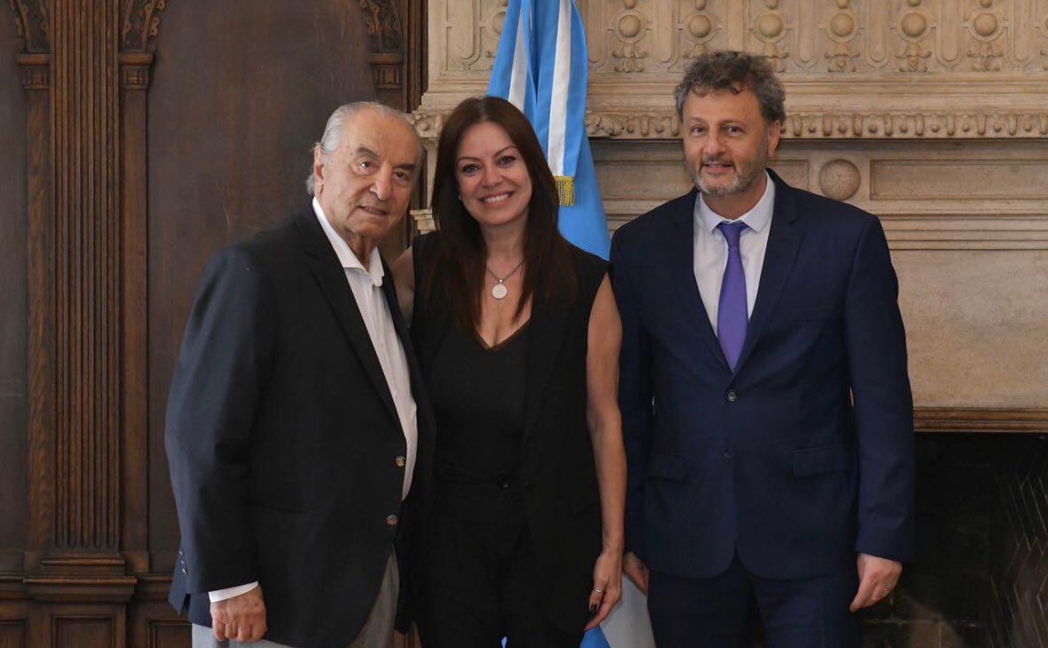 Armando Cavalieri, con la ministra Sandra Pettovello y el exsecretario de Trabajo Omar Yasín; fue en el inincio de la gestión de Milei