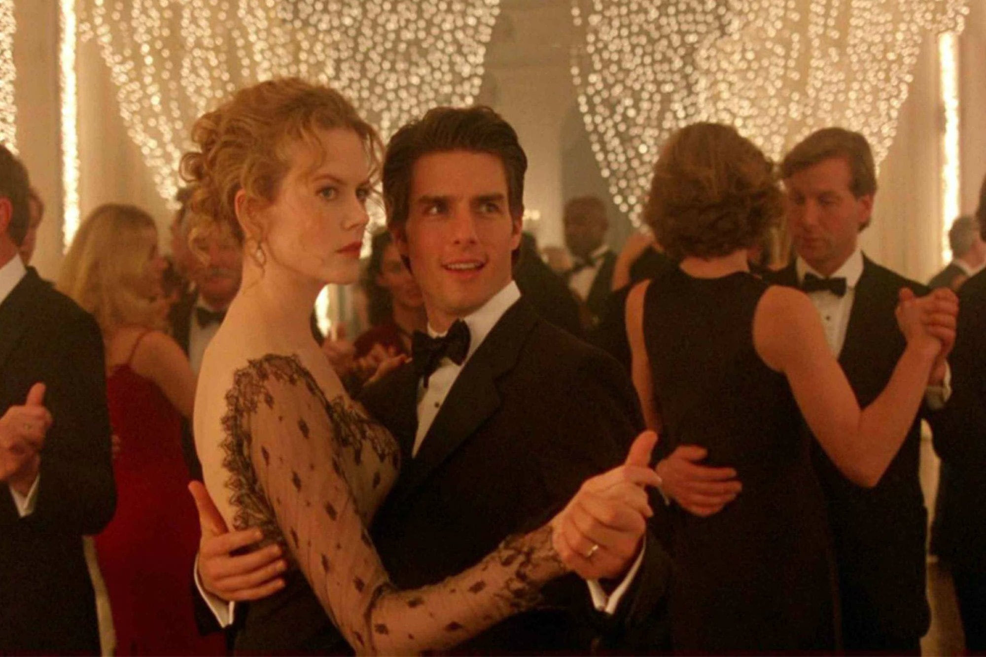 Nicole Kidman junto a Tom Cruise, su marido de entonces, en Ojos bien cerrados.