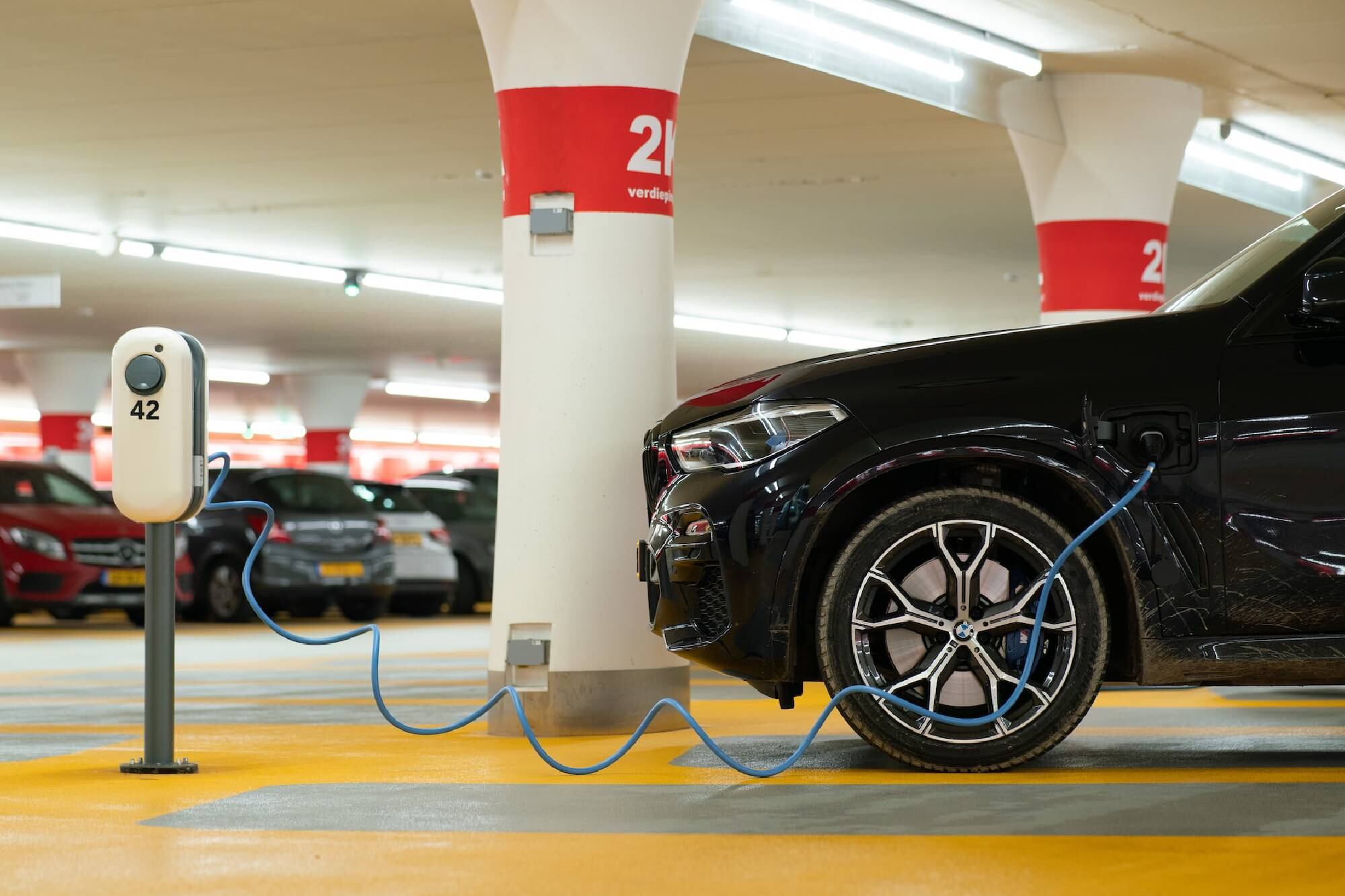 En el mes de julio se comercializaron más de 130 mil unidades de vehículos eléctricos, lo que representó un salto del 26% respecto al mes previo