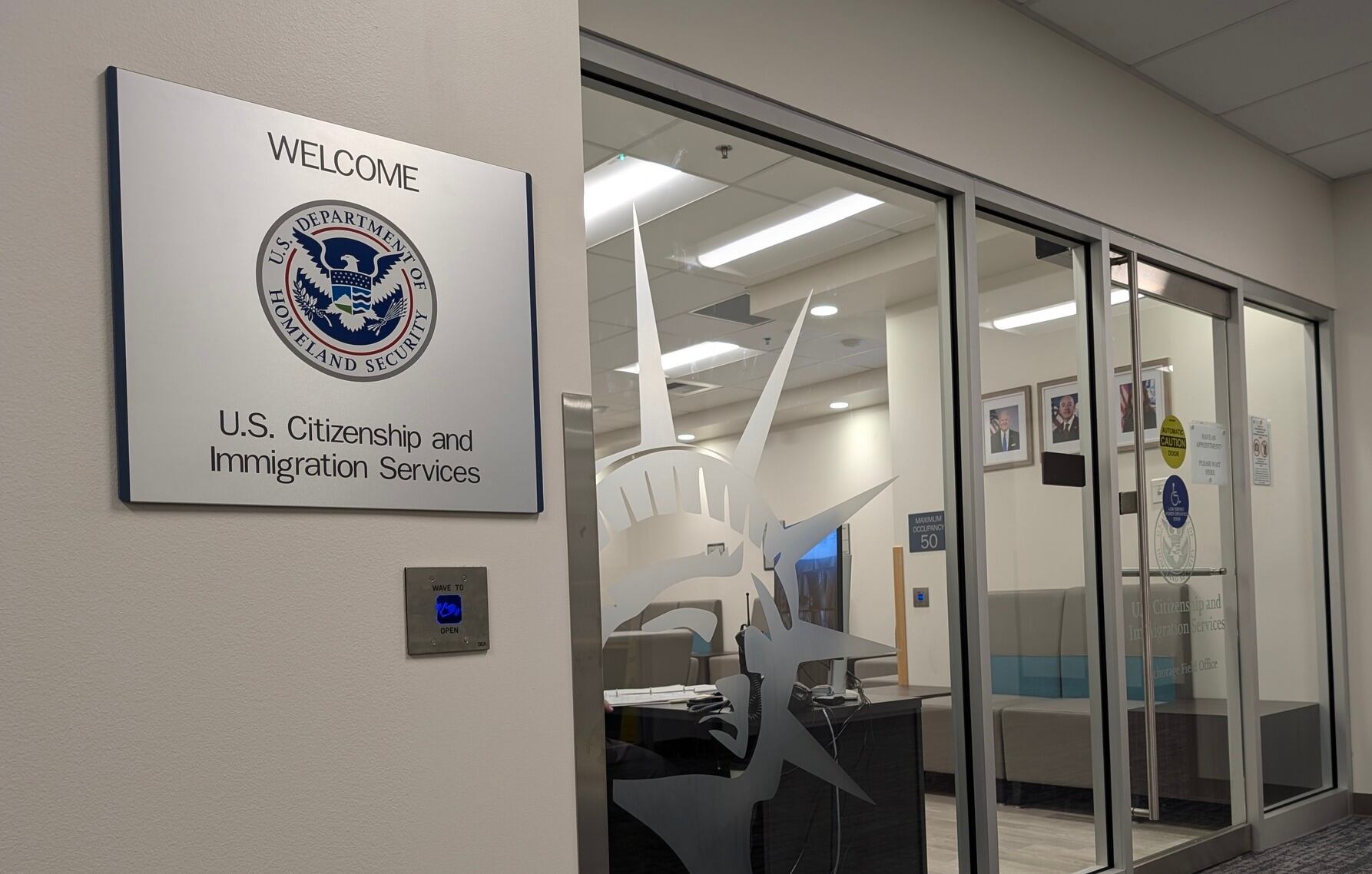 El Uscis proporciona la habilitación de trabajo legal para migrantes en Estados Unidos