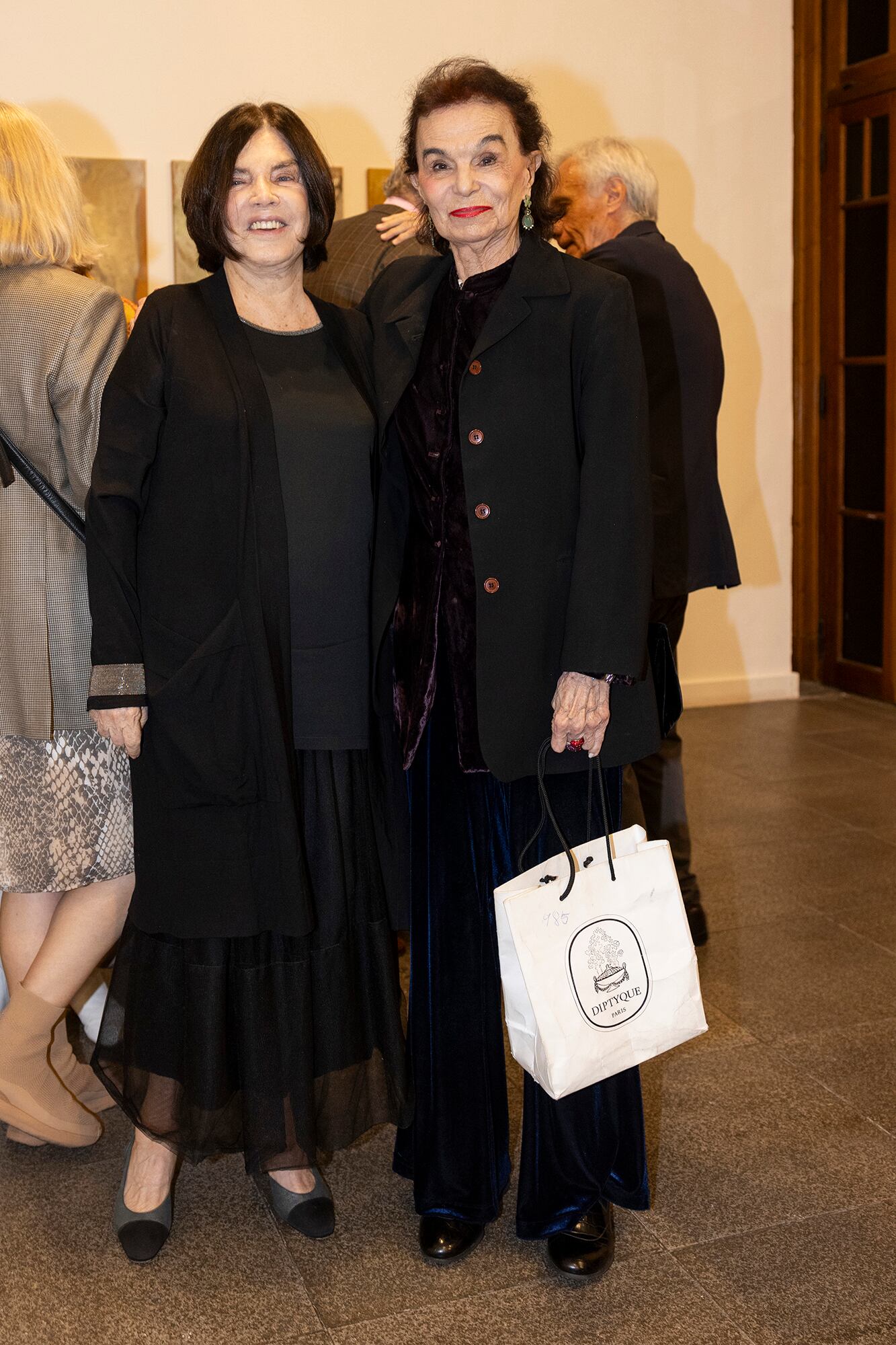 María Elisa Mitre (la psicoanalista es viuda del filósofo Juan Rodríguez Larreta, hermano de Mercedes Larreta) y Ana Peralta Ramos.