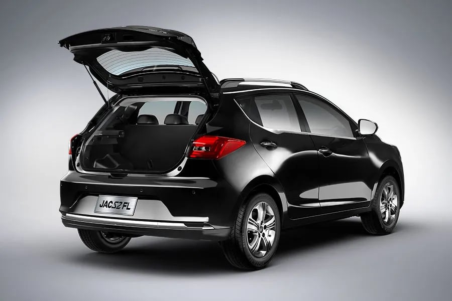 La capacidad del baúl alcanza los 450 litros