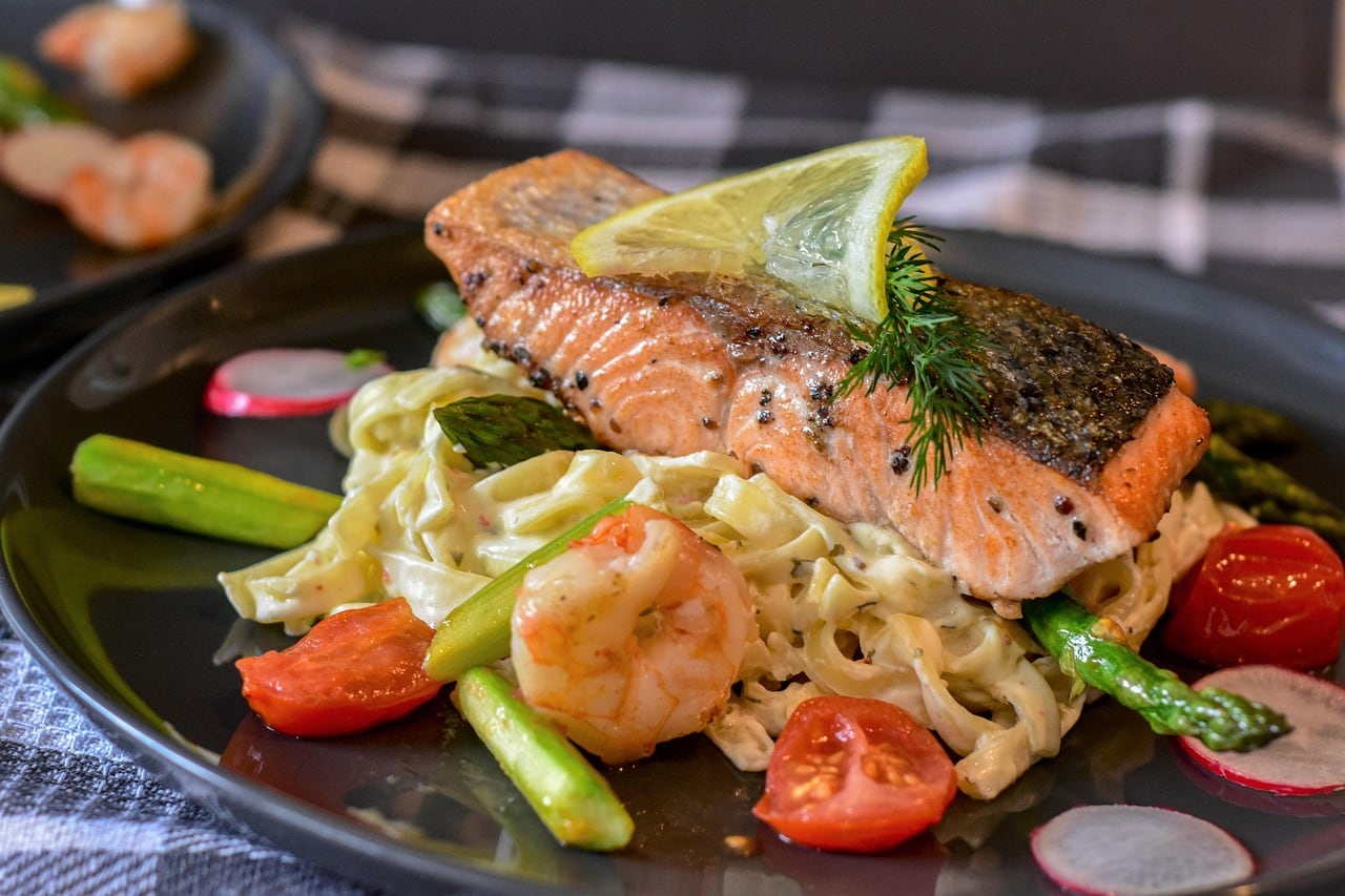 El salmón es rico en ácidos grasos omega-3 (Foto ilustrativa: PIXABAY)