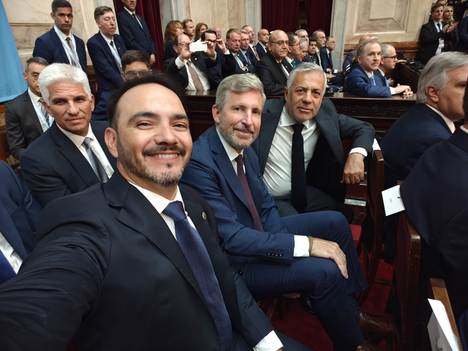 Gobernadores presentes en el Congreso durante el discurso de Milei: Alfredo Cornejo, Rogelio Frigerio