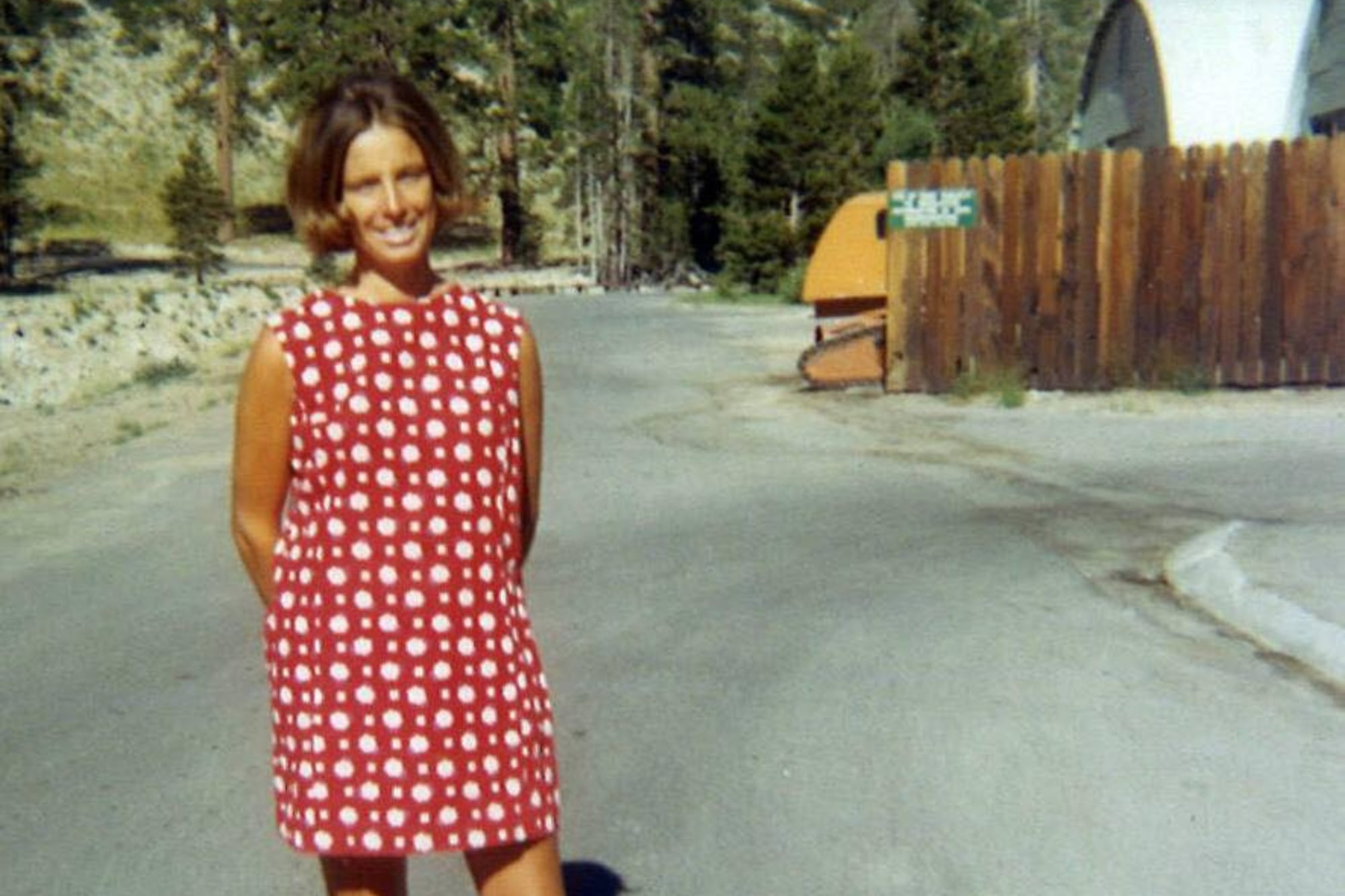 Gavin Newsom fue criado por su madre, quien enfrentó dificultades económicas y cuidó su diagnóstico de dislexia en secreto durante años