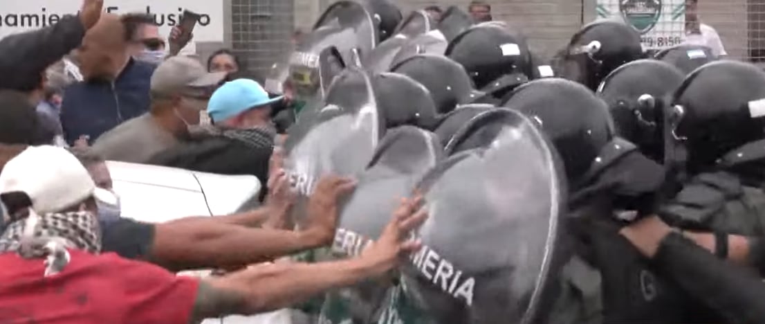 Video: así fue el enfrentamiento entre la Gendarmería y los manifestantes por el paro de la CGT contra la reforma laboral