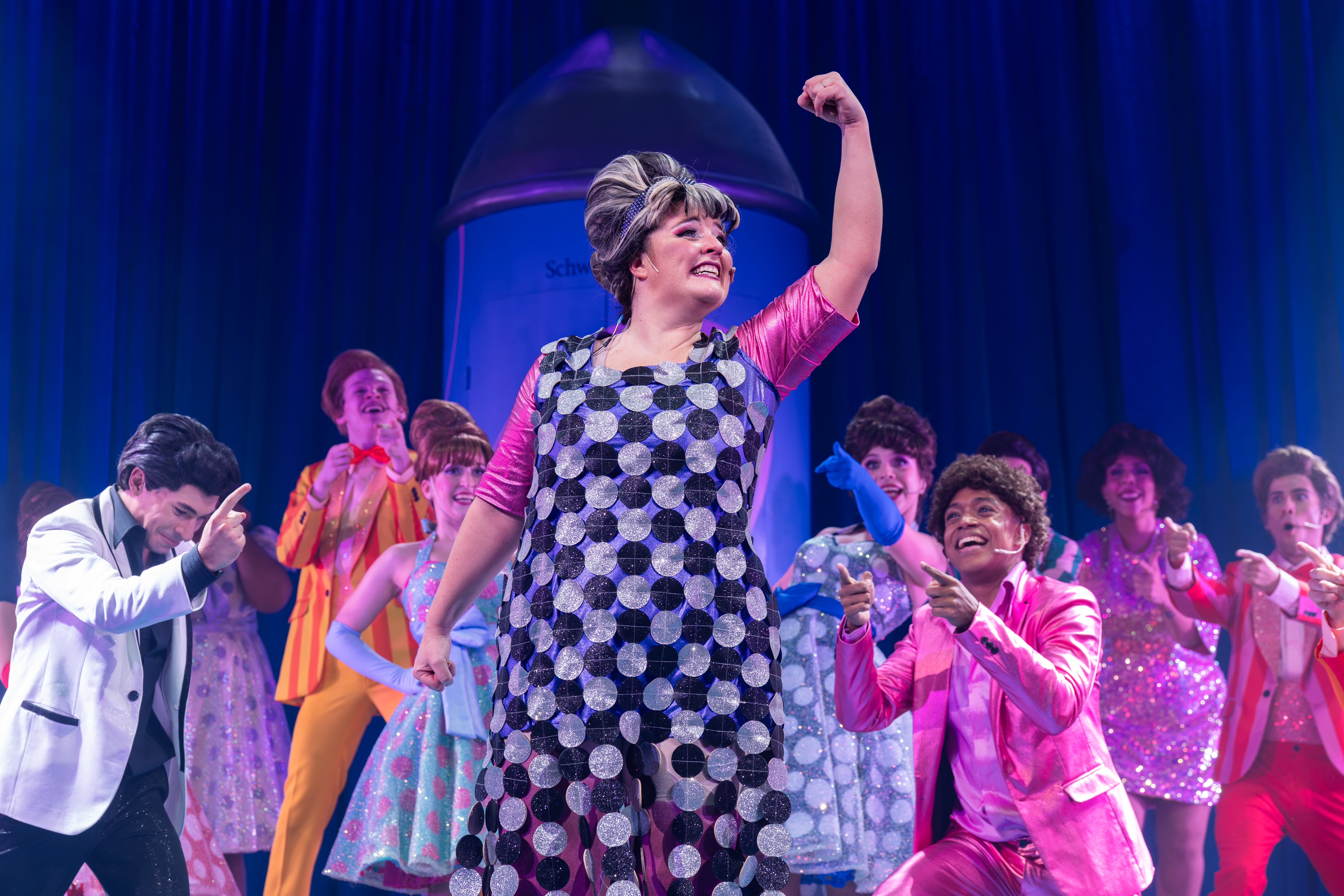 Hairspray: una fiesta musical con ritmo de topadora que no le teme a los temas serios