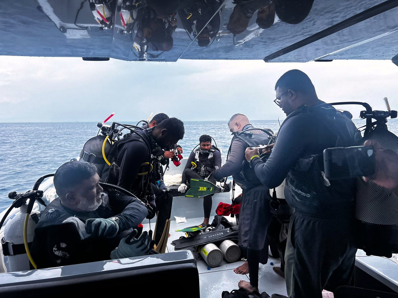 Principales hipótesis: por qué murieron los cinco buzos italianos en la cueva submarina de Maldivas