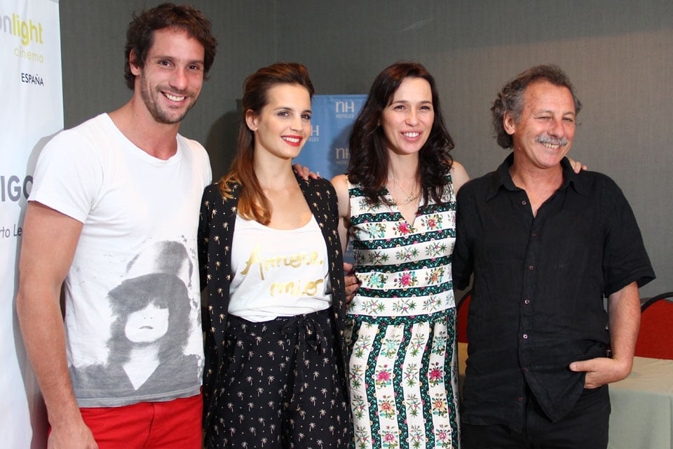 Gonzalo Valenzuela, Sabrina Garciarena, Ariadna Gil y Alberto Lecchi en el rodaje de Sola, contigo, en 2012