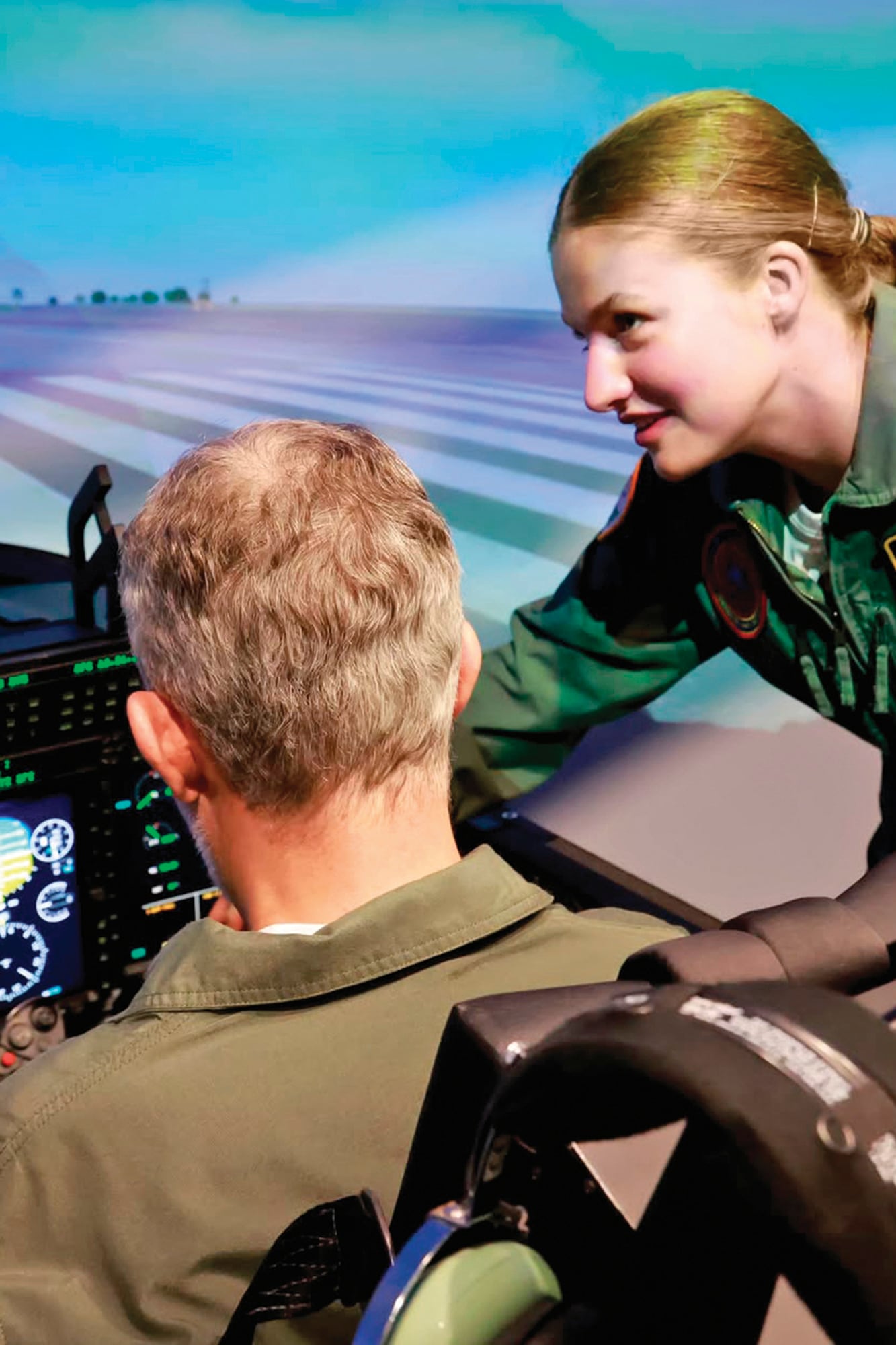 La Princesa de Asturias, junto al rey Felipe VI, durante el vuelo de instrucción en la Academia General del Aire y del Espacio