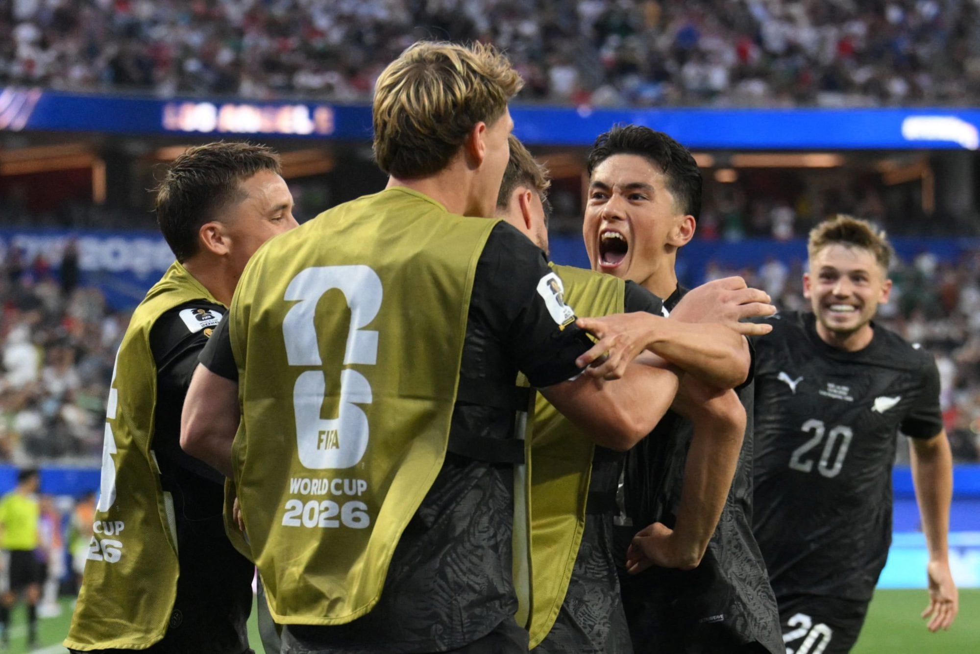 Los jugadores de Nueva Zelanda festejaron los goles ante Irán