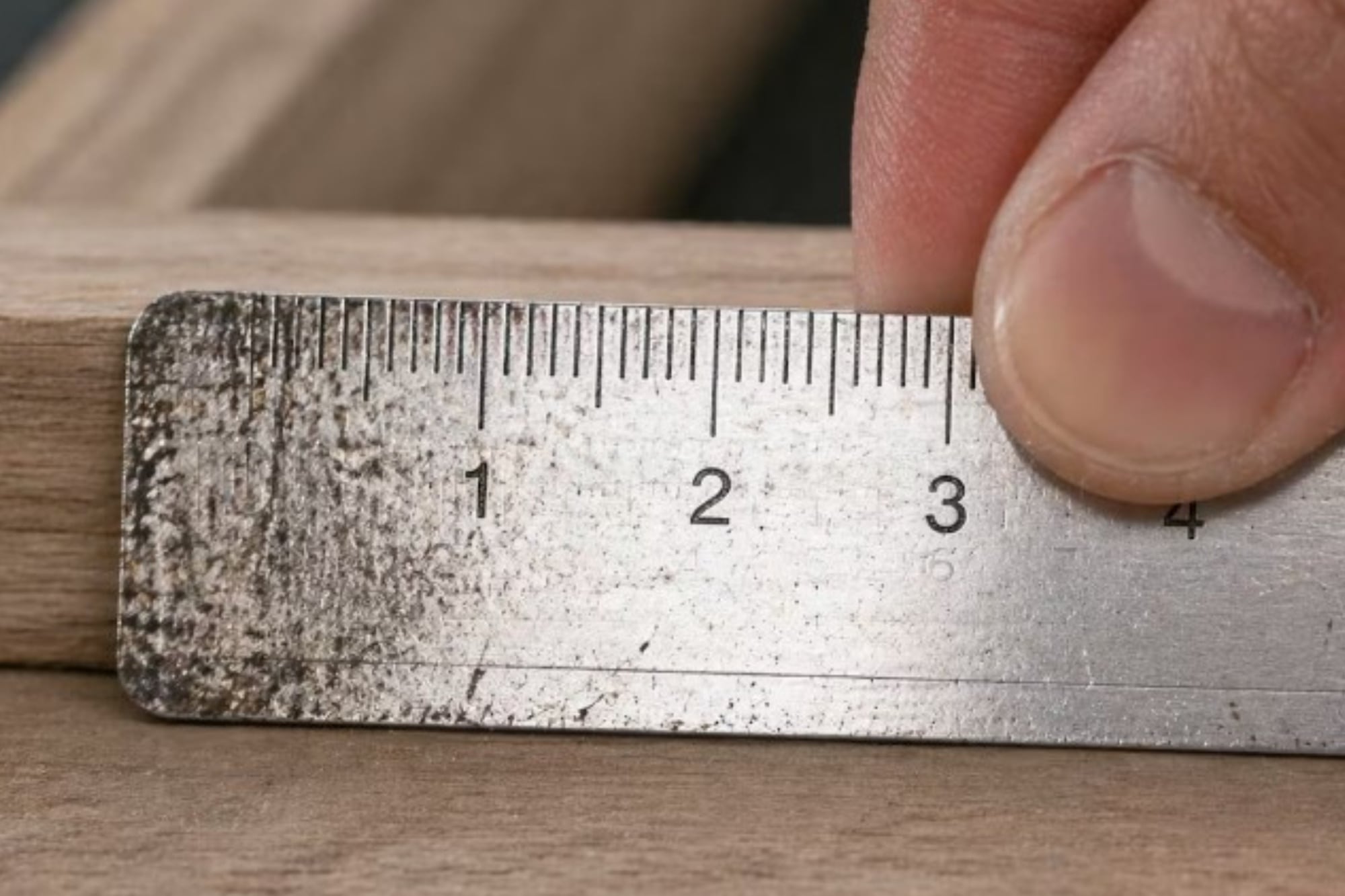 El desgaste de la regla puede afectar la medición