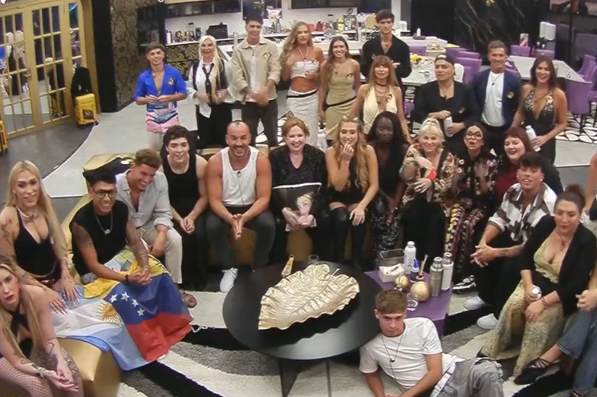 Santiago del Moro anunció que la participante más polémica abandonó Gran Hermano