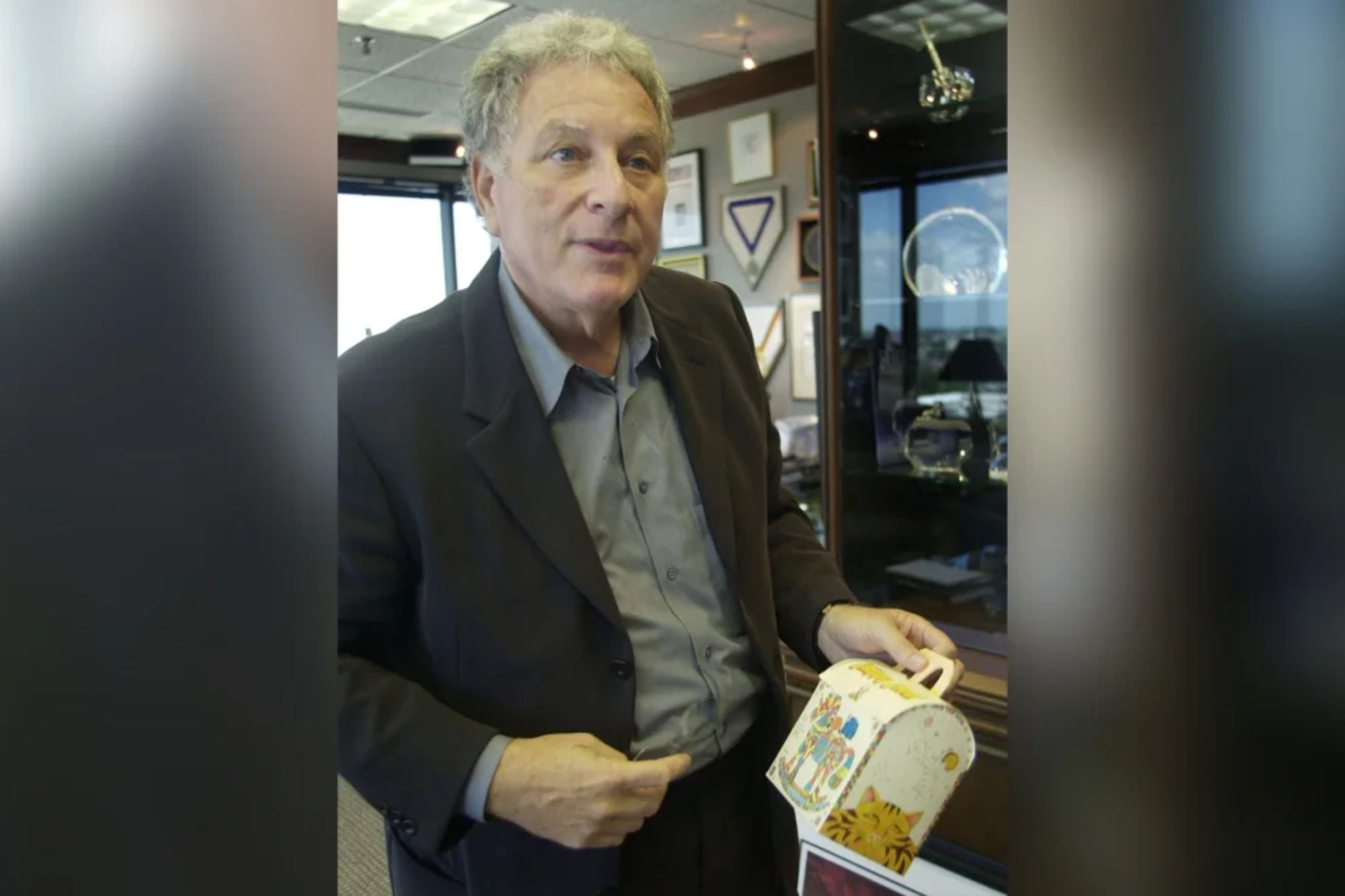 Bernstein habría creado la Cajita Feliz luego de ver a su hijo observar su caja de cereal cada día