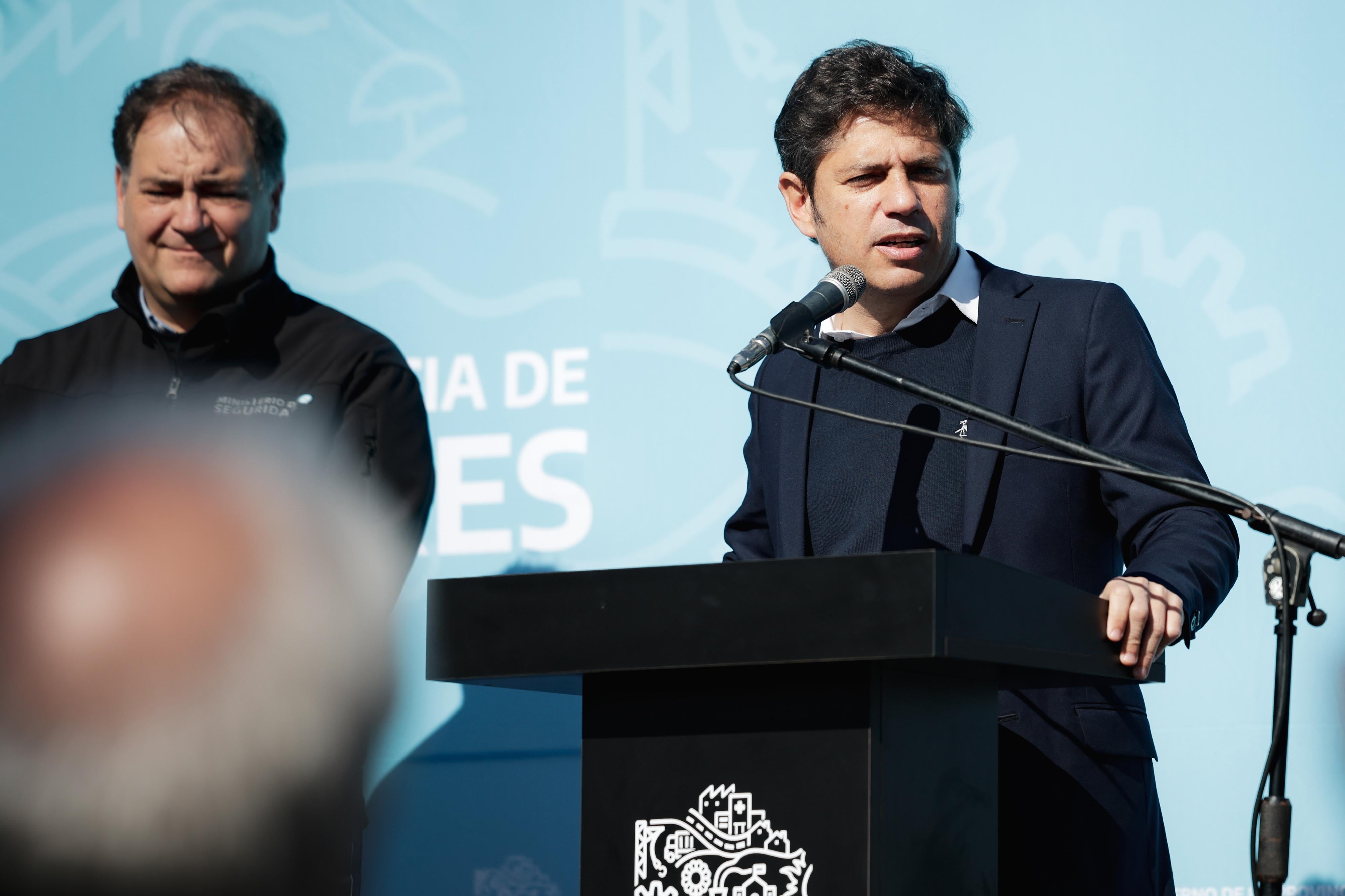 Javier Alonso junto al gobernador Axel Kicillof