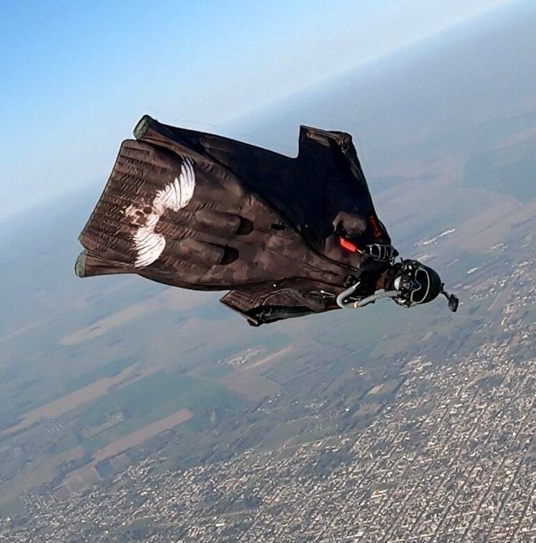 El wingsuit es un deporte extremo que se practica en múltiples países alrededor del mundo