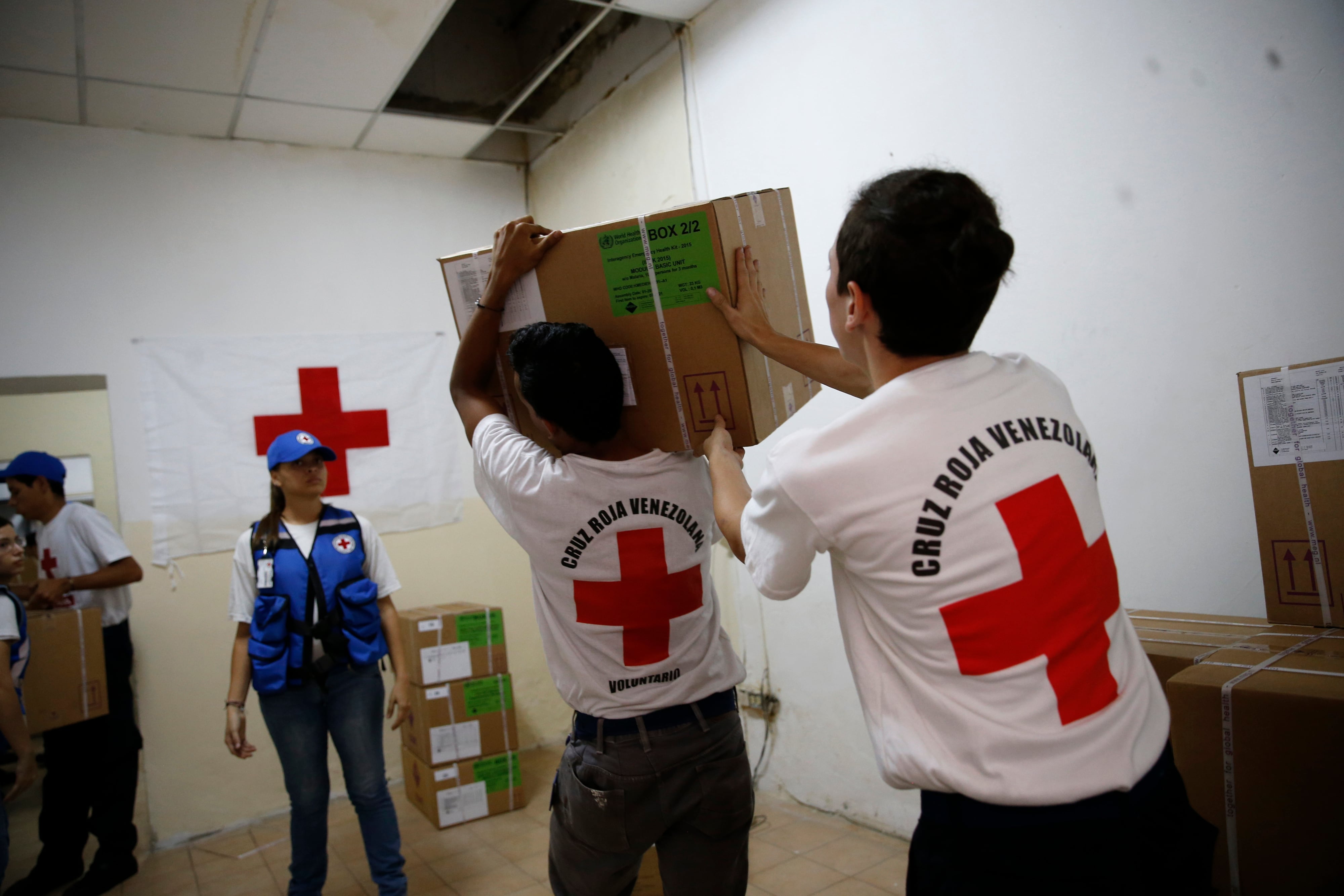 La cruz roja ayuda en los terremotos de Venezuela (AP Foto/Ariana Cubillos, Archivo)