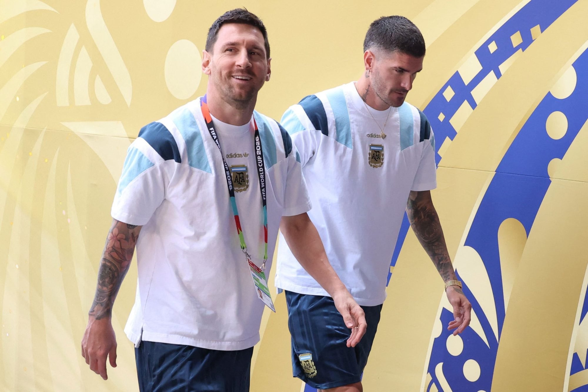 El padre del mediocampista de la selección manifestó su deseo de que Messi y Rodrigo sigan formando parte del plantel argentino