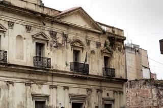 Manzana de las Luces: abandono en uno de los edificios más antiguos de la ciudad