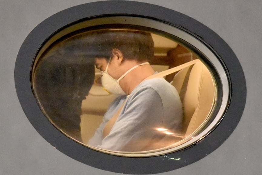 El mexicano Gerardo González Valencia, número dos de Los Cuinis, el brazo financiero del Cartel de Jalisco Nueva Generación, al ser extraditado hacia los Estados Unidos desde Uruguay, en 2020