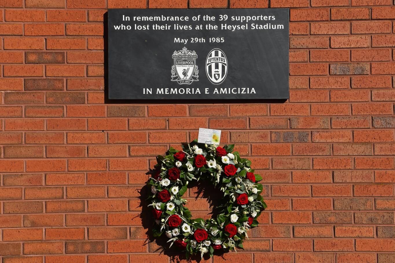 Una placa recuerda la tragedia de Heysel en el estadio de Bruselas