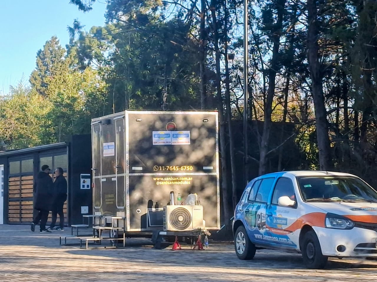 Los baños químicos alquilados por la AFA en su predio de Pilar para la elección de asambleístas del ascenso