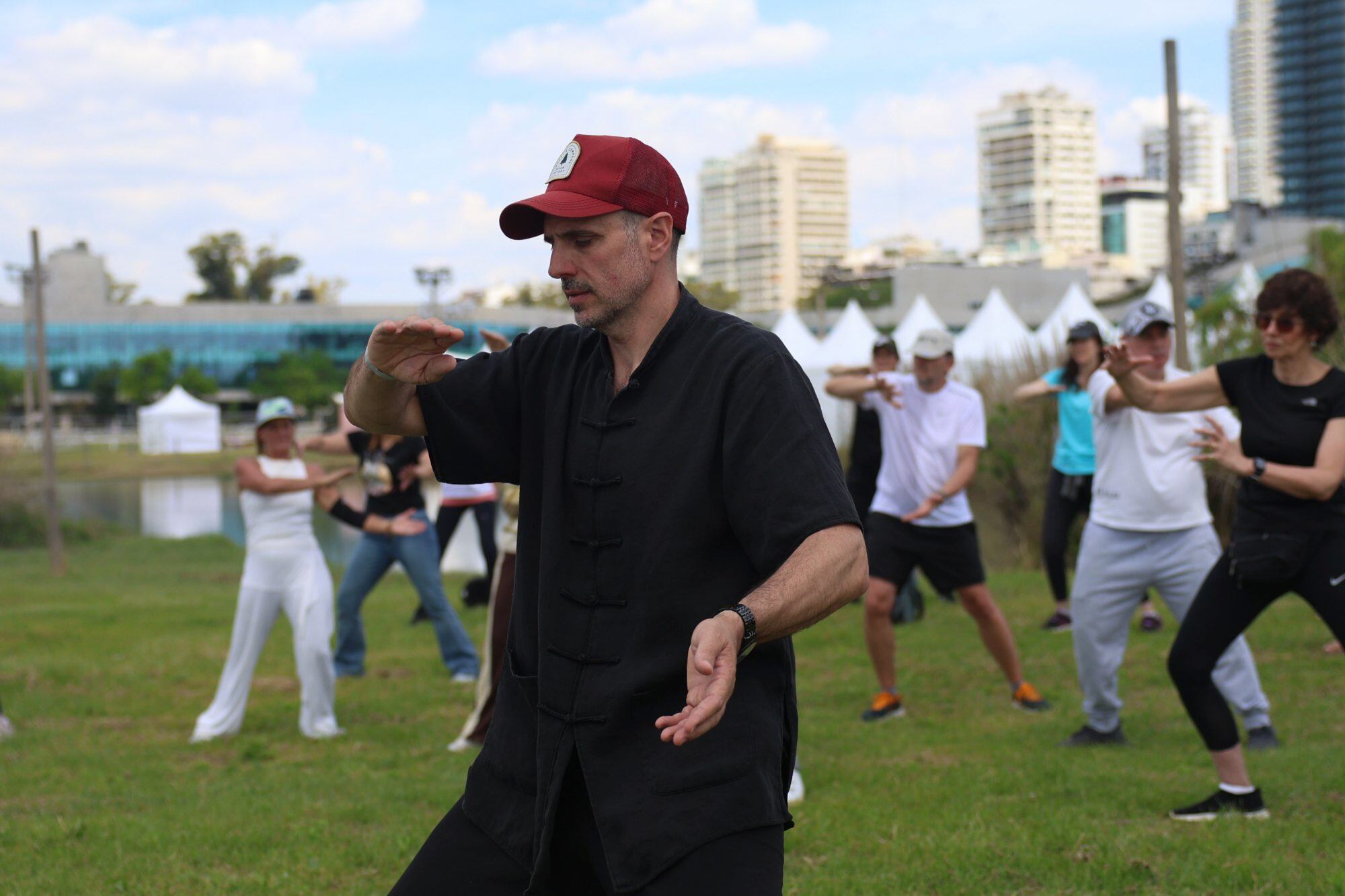 El instructor de Chen Tai Ji Quan Federico Vila en plena sesión en la Isla Zen.