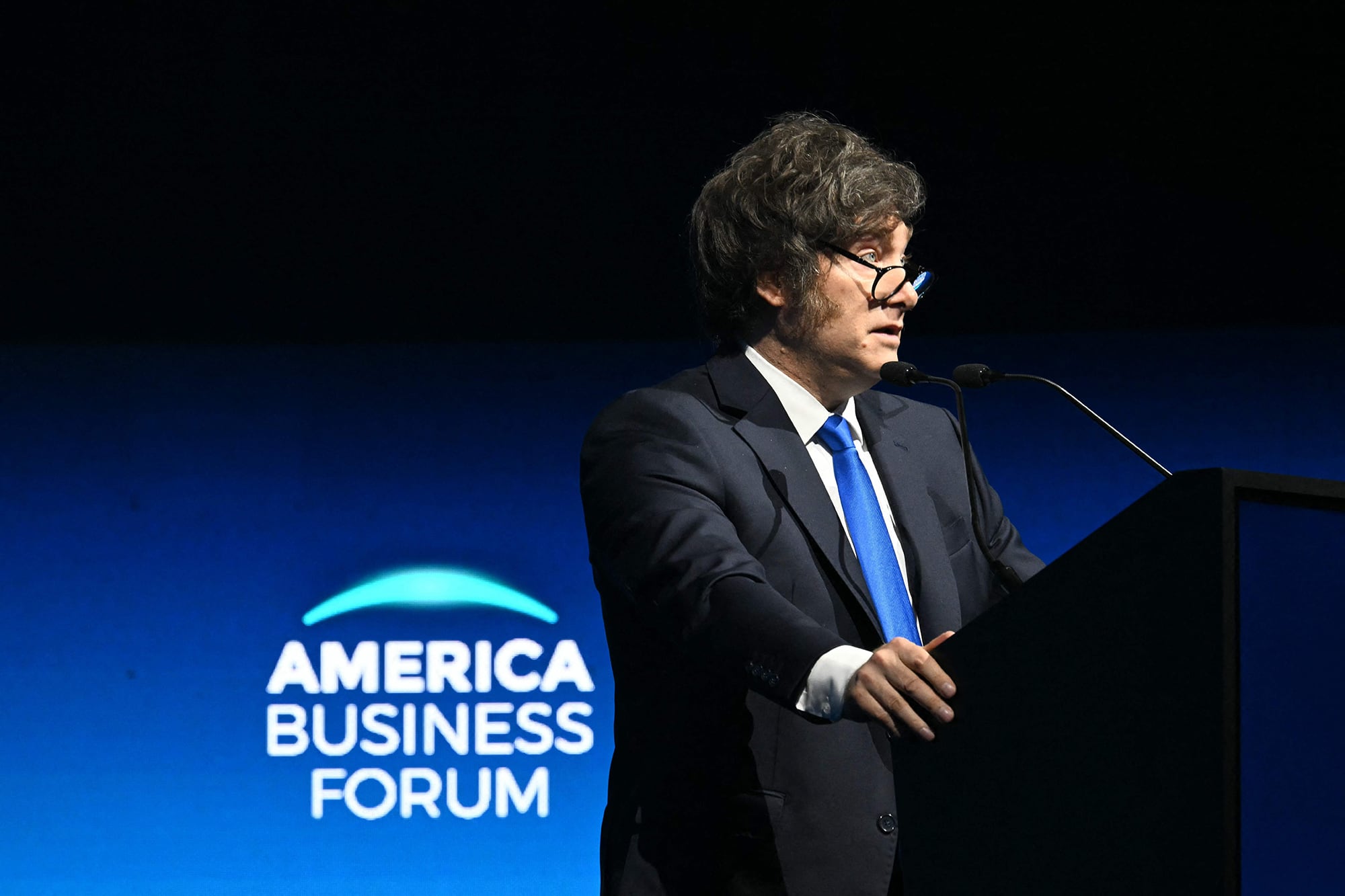 El viaje del primer mandatario argentino a Bolivia se produjo luego de una semana intensa de actividades en el exterior, que incluyó su participación en el America Business Forum realizado en Miami (Photo by Chandan Khanna / AFP)