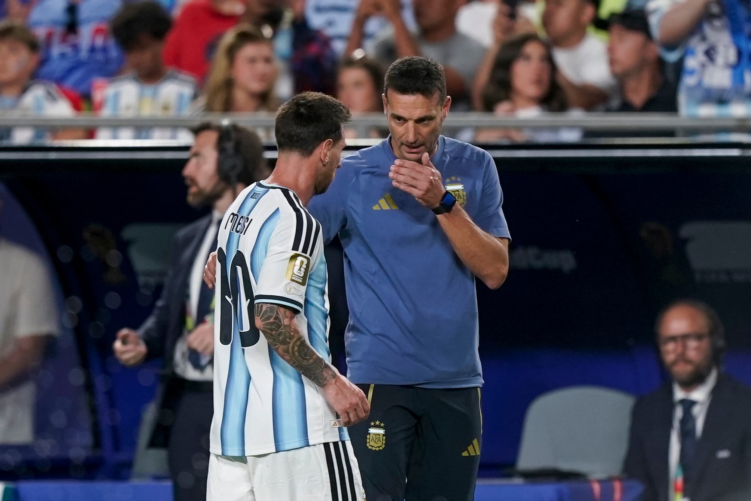El seleccionador Lionel Scaloni expuso lo que transmite el capitán Lionel Messi al resto del equipo: en la cancha y fuera del campo de juego