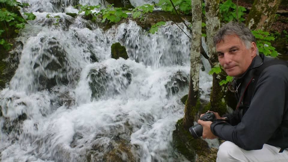 Carlos Sandoval es un apasionado de la conservación y el turismo en sitios alejados.