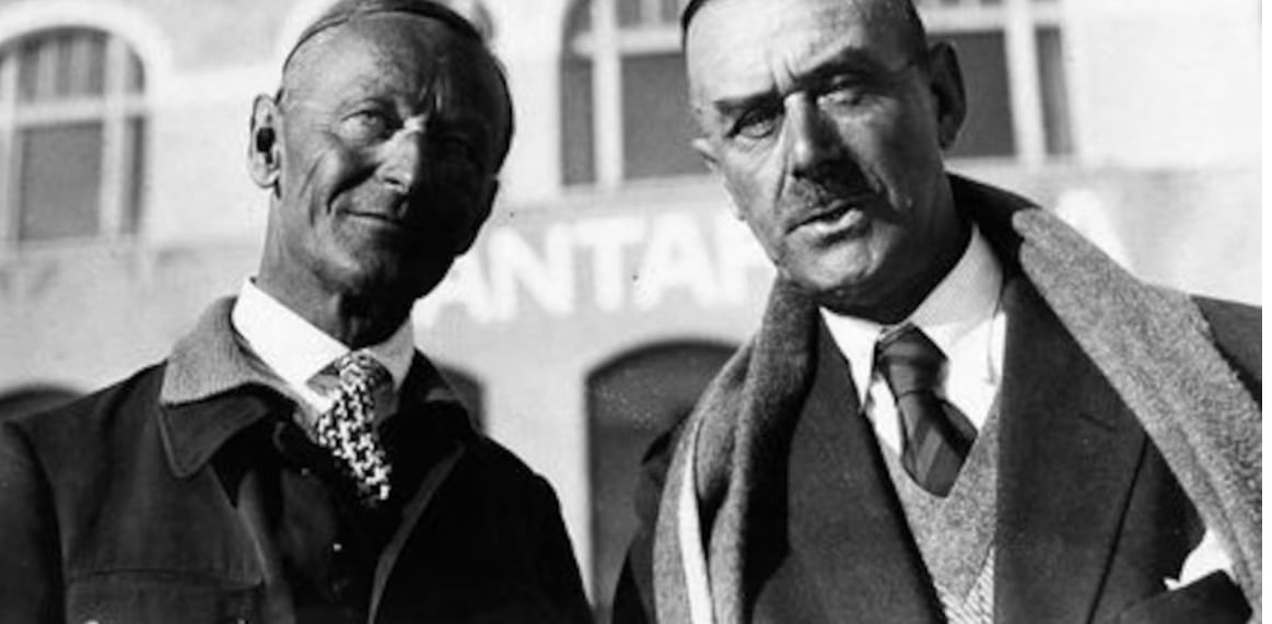 Hermann Hesse (a la izquierda), premio Nobel de Literatura del año 1946, nació el 2 de julio de 1877 en la ciudad alemana de Calw