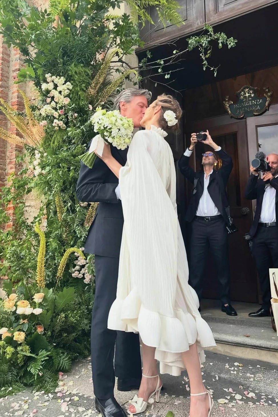Eva y Giorgio comparten su primer beso como marido y mujer