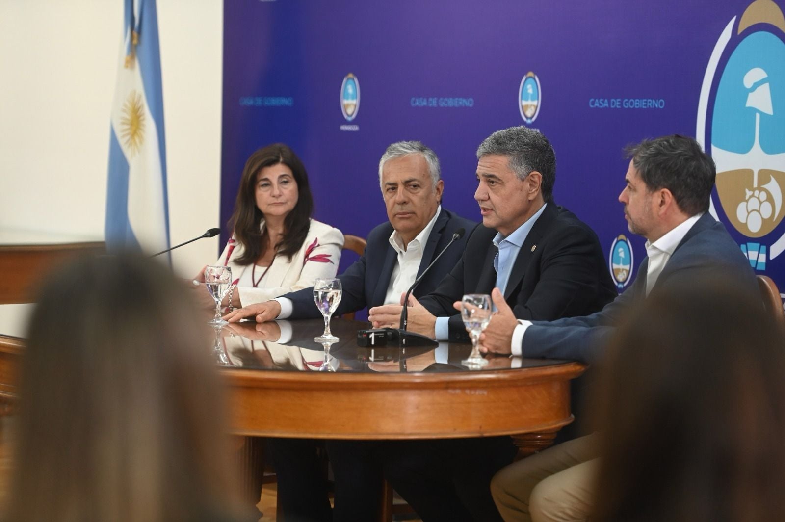 El anuncio de la nueva selección de la Guía Michelin en la Argentina junto al jefe de Gobierno de la ciudad de Buenos Aires, Jorge Macri; el gobernador mendocino, Alfredo Cornejo; y Valentín Díaz Gilligan, presidente del Ente de Turismo porteño