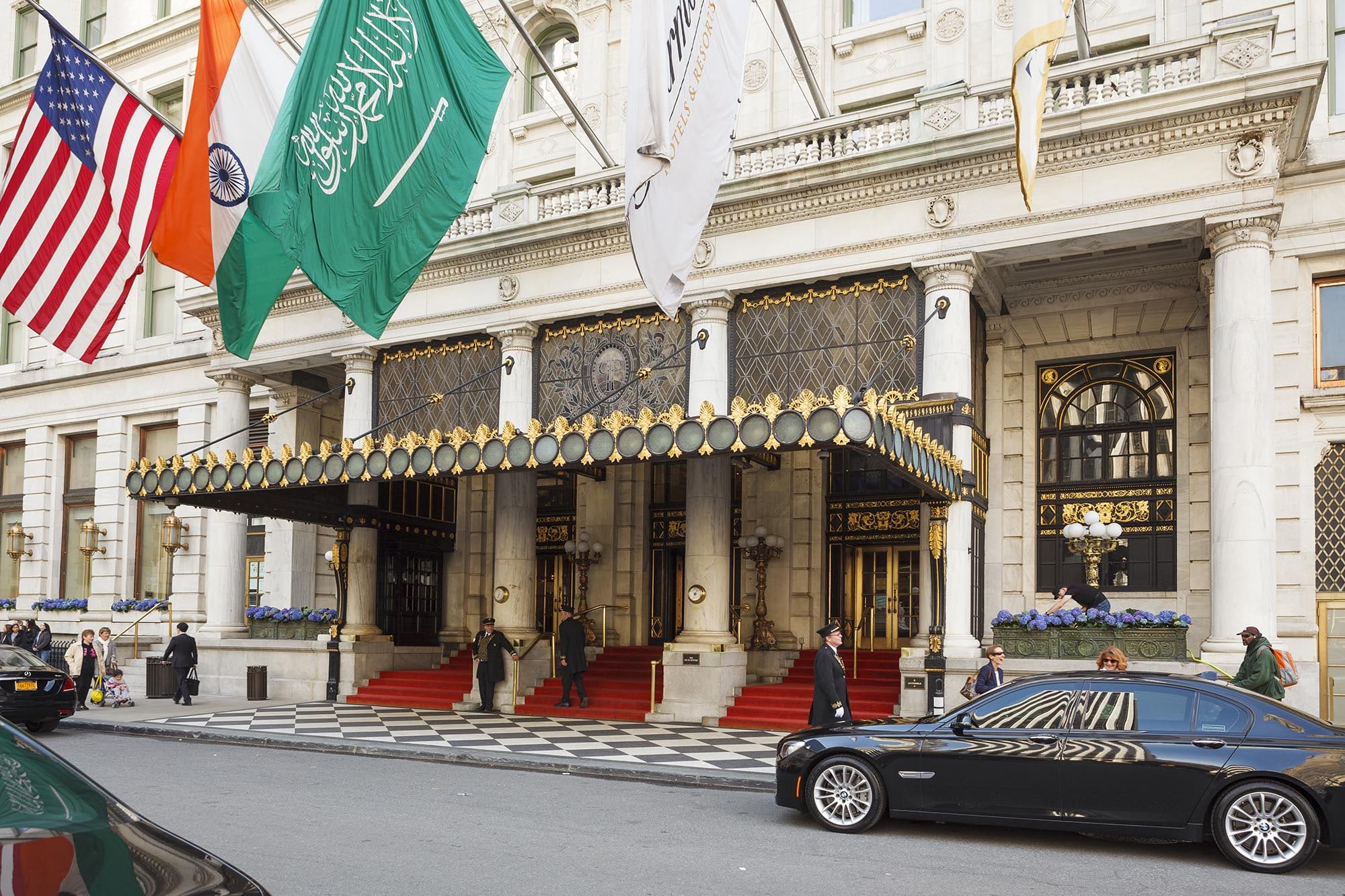 La entrada principal del Hotel Plaza en Nueva York