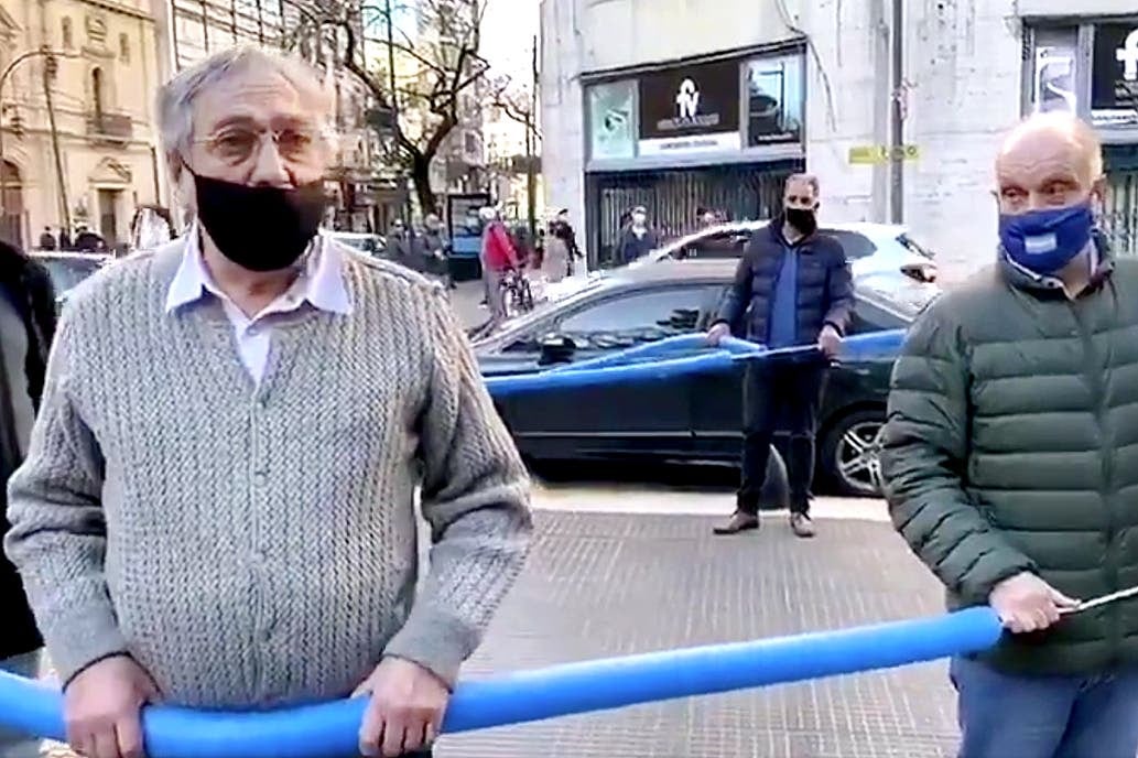 Luis Brandoni, junto a Hernán Lombardi, en la marcha del 17A