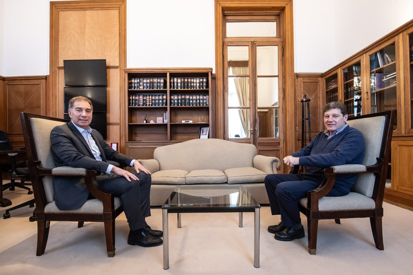 El ministro del Interior, Diego Santilli, recibió hoy al gobernador de Tierra del Fuego, Gustavo Melella